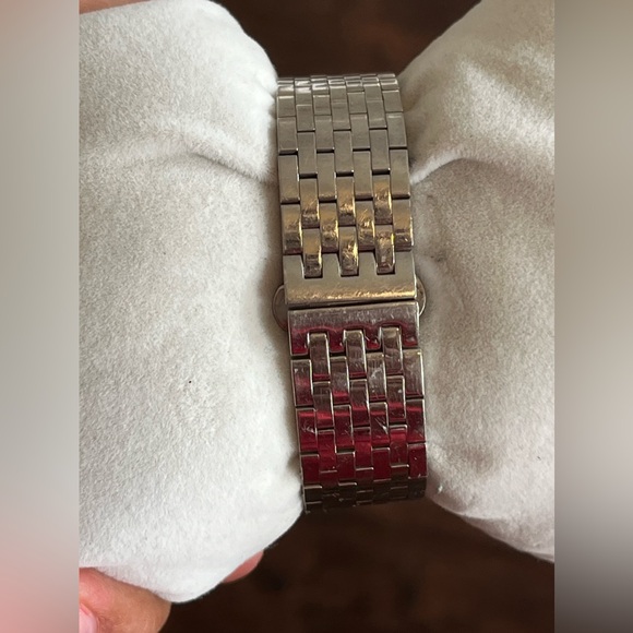 GUCCI 5200L.1 Classic Stainless Steel black Dial Women's Watch - Picture 8 of 13